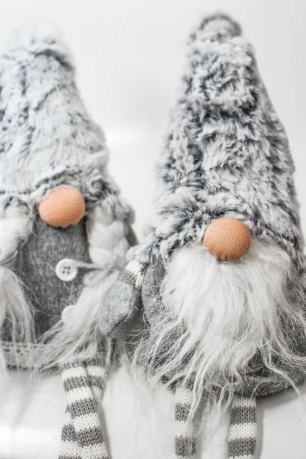 Gri Peluş Noel Cücesi İkilisi
