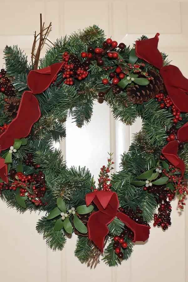 Kırmızı Kurdeleli Noel Çelengi