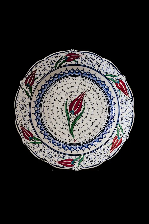Kırmızı Lale Desenli Çini Tabak