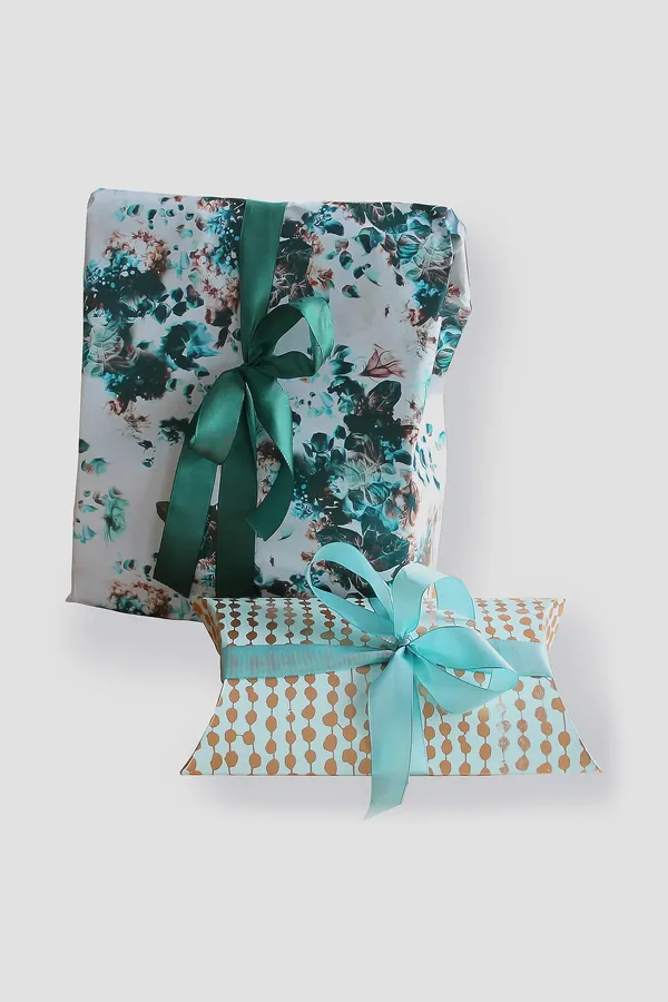 Turkuaz Çiçekli Paket Kağıdı